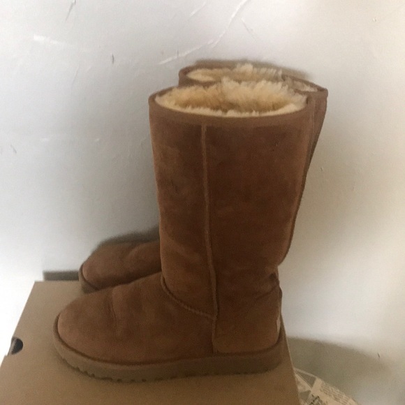 UGH boots - Picture 4 of 4